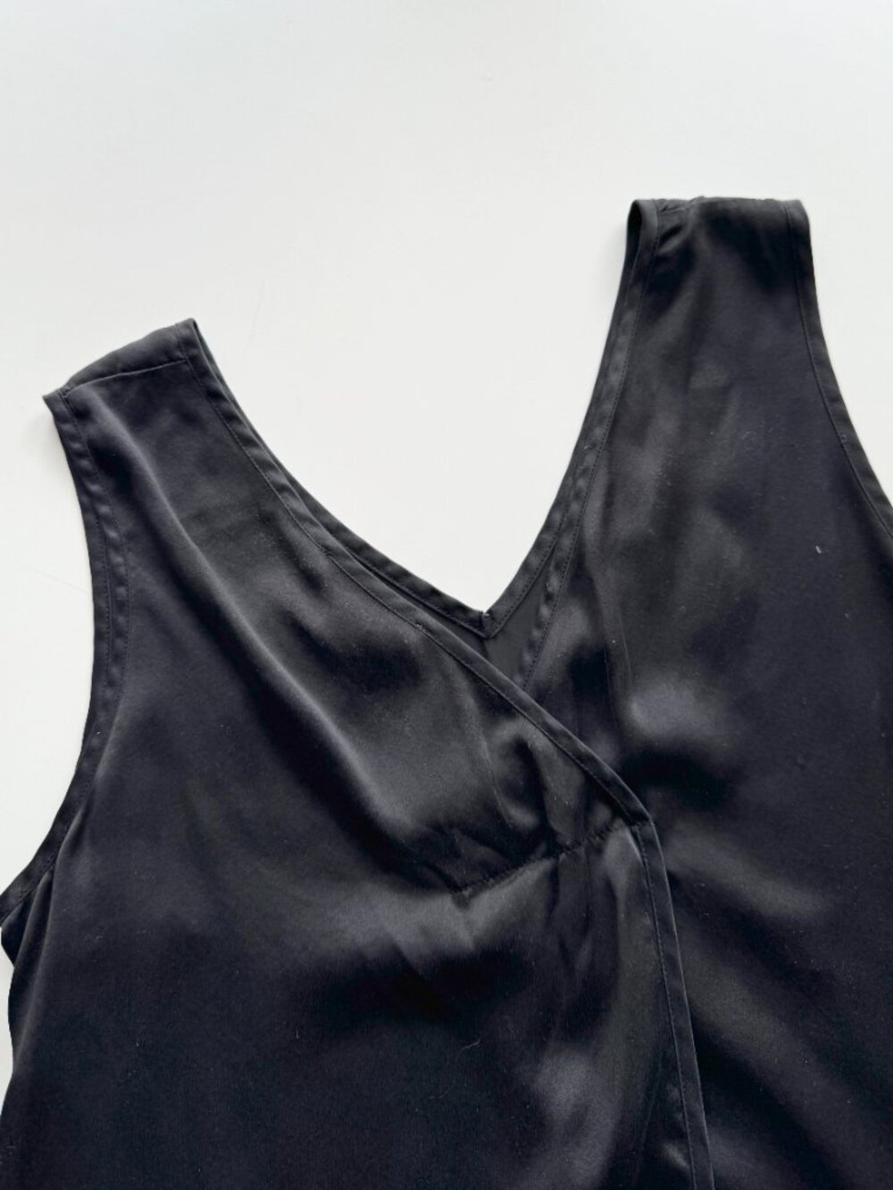 LUNYA Black Washable 100% Silk Crepe V-Neck Open Back A-Line Tank, Size XS - Picture 8 of 12